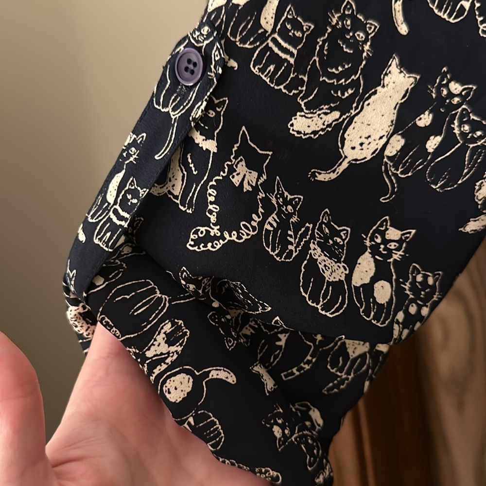 Adorable cat button down - Picture 3 of 4
